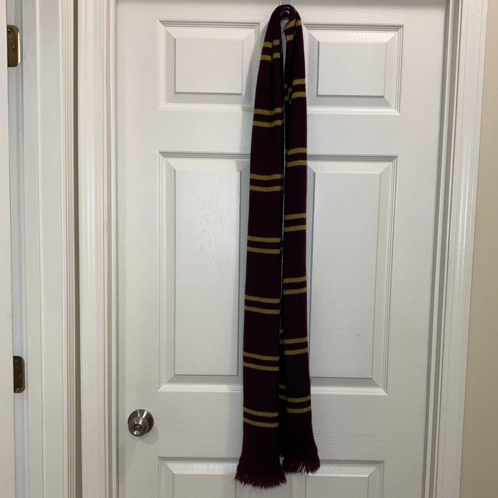 Harry Potter Gryffindor Scarf Burgundy & Gold Wizarding World Universal Studios